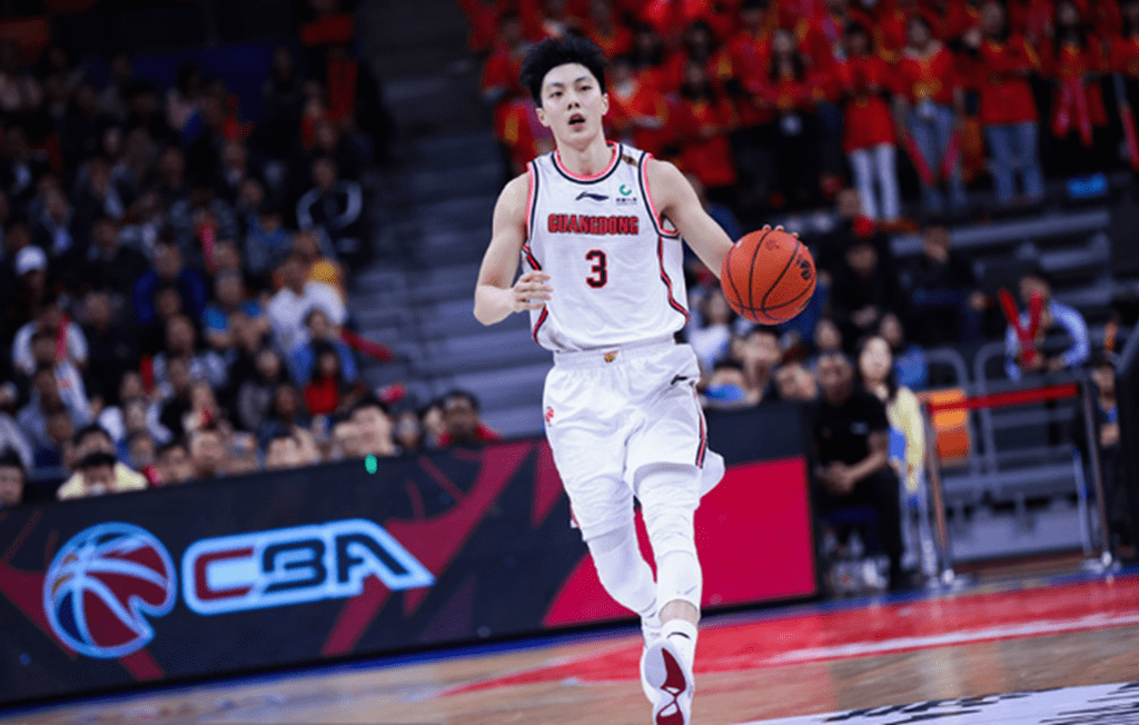 原创力压周鹏和赵睿23岁成为广东男篮本土得分王女友艺术照亮眼