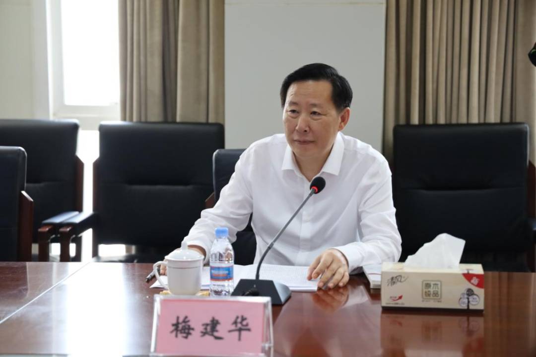 梅建华厅长到市人社局调研