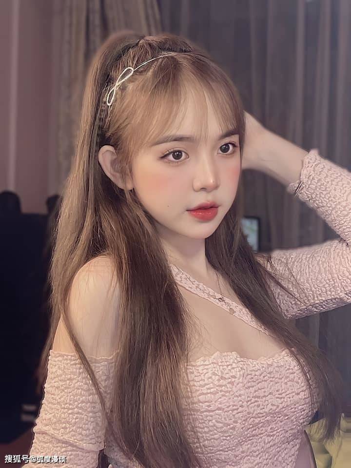 越南网红一枚初代娃娃陈玄洲huyenchau