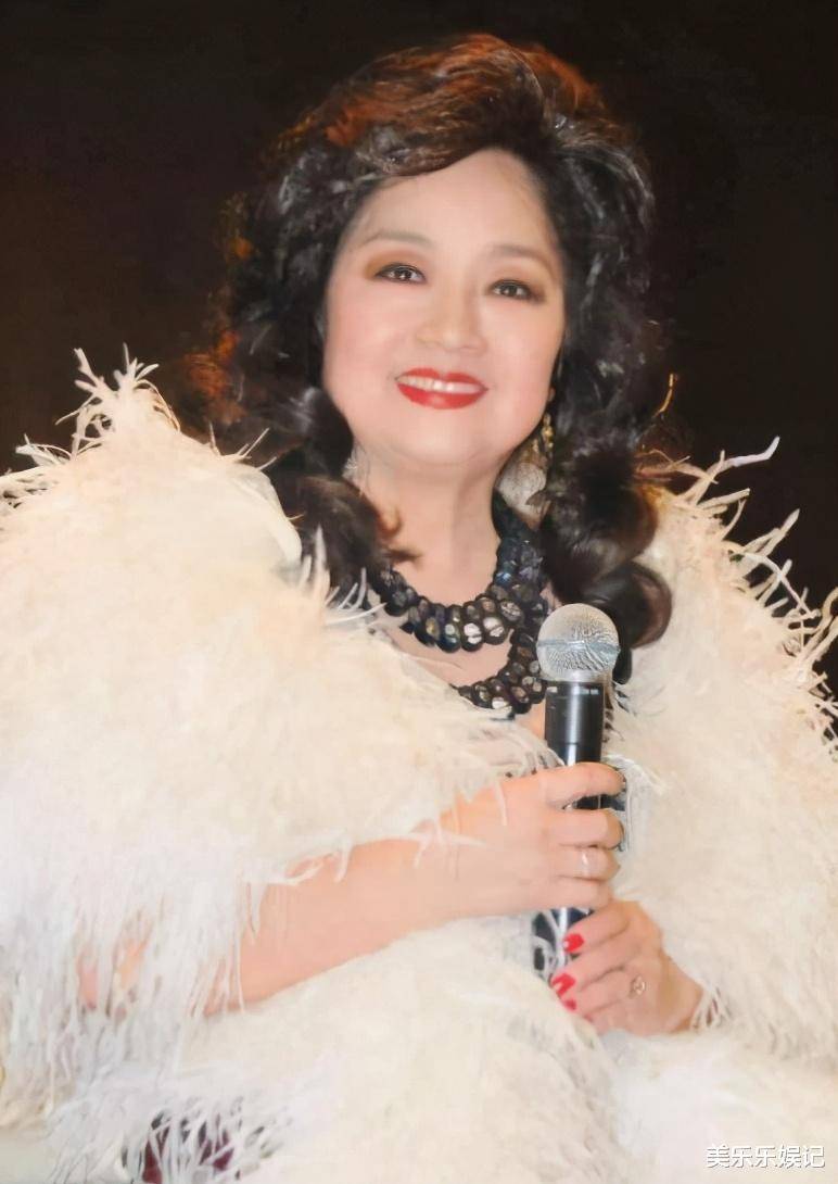 徐小凤:舞台唯一为她破例,为了身份放弃婚姻,今71岁仍单身