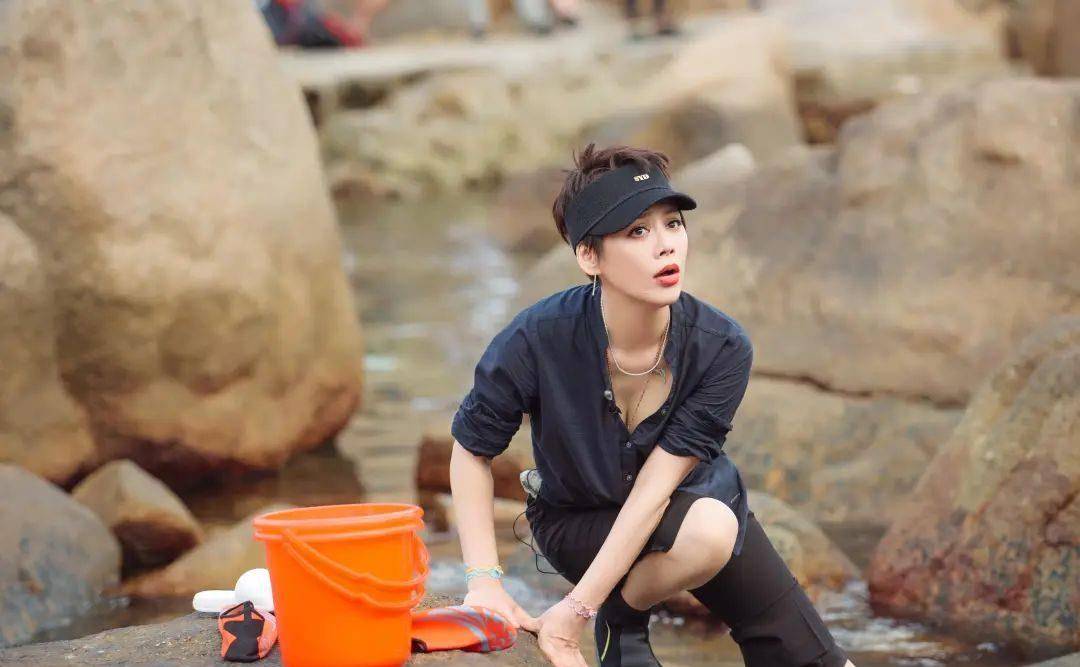 48岁的宁静,身材比20几岁还好,蜜腿马甲线一个不少!_健身_姐姐_漂亮