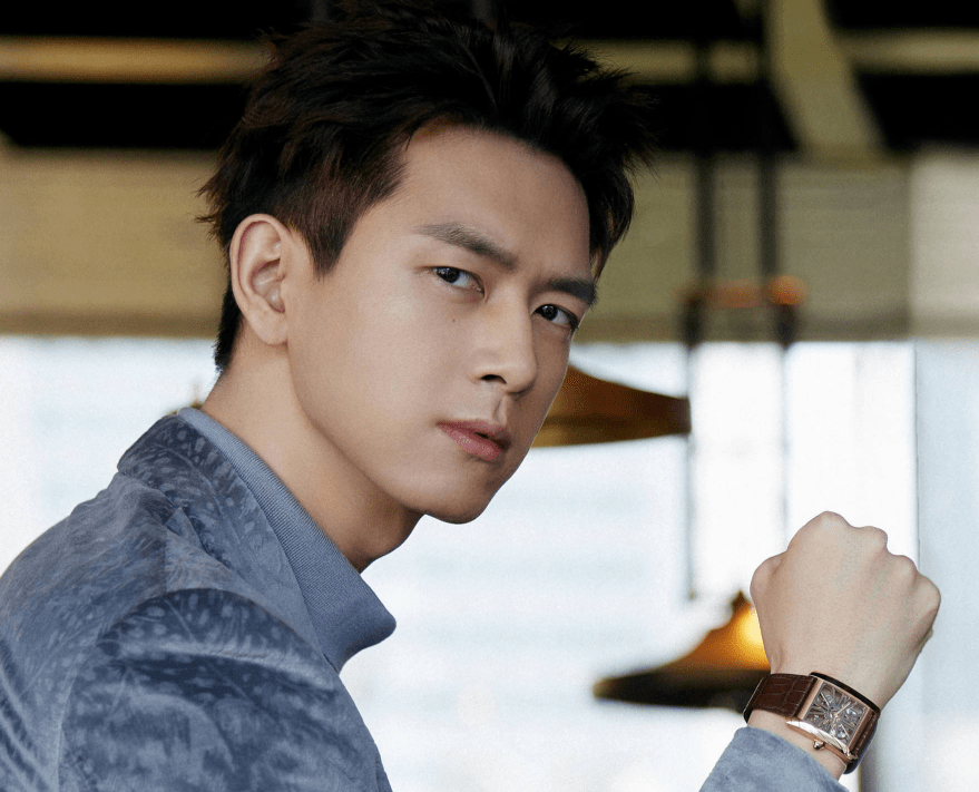 李现晒新出炉自拍照一张戴口罩随手拍却让粉丝都淡定不下来了