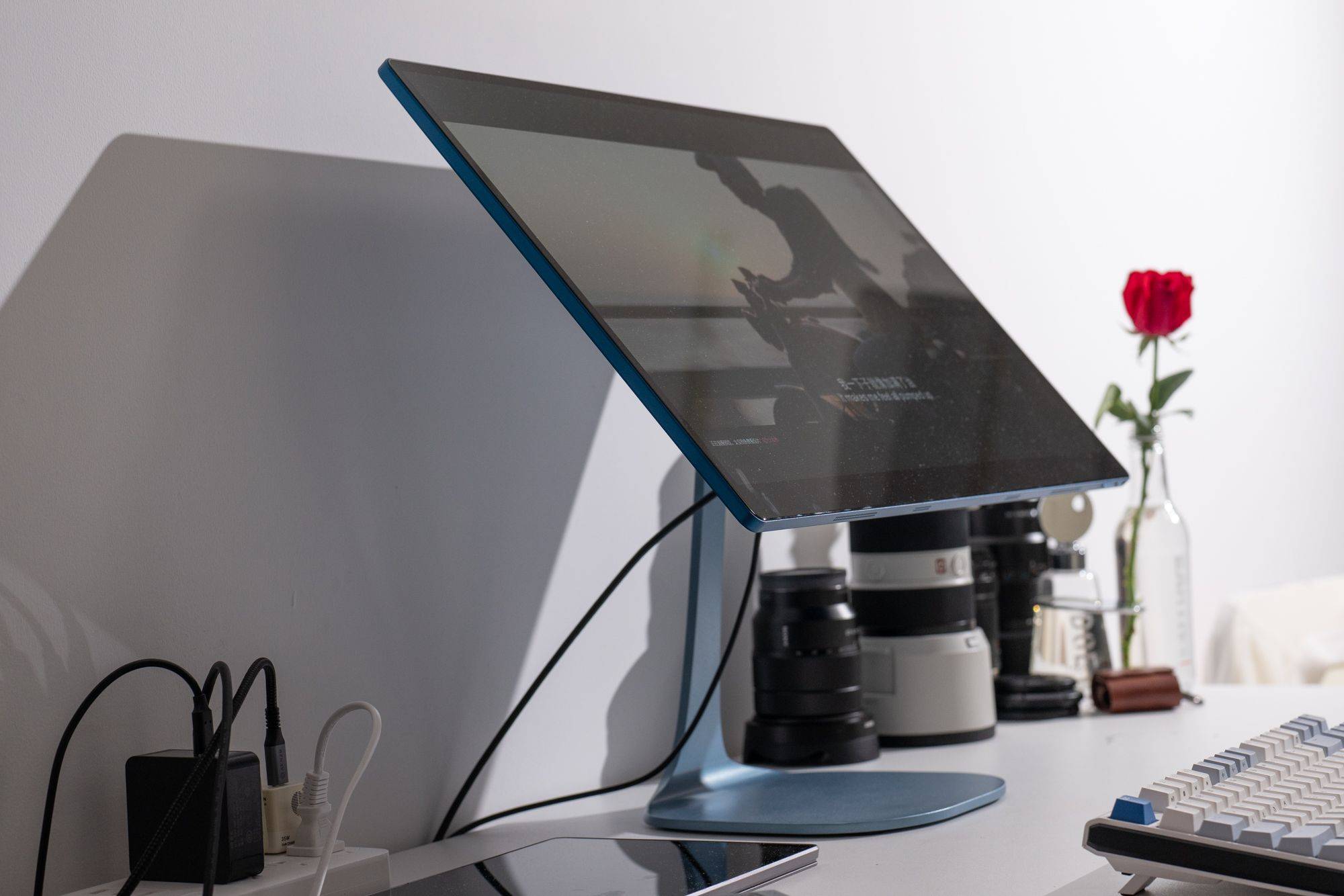 显示器竟能这么薄雕塑家m24q显示器体验