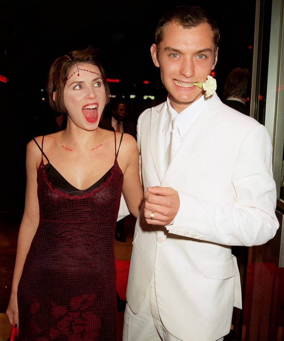 她可以!裘德·洛女儿气质精灵眼神勾人_law_iris_cm