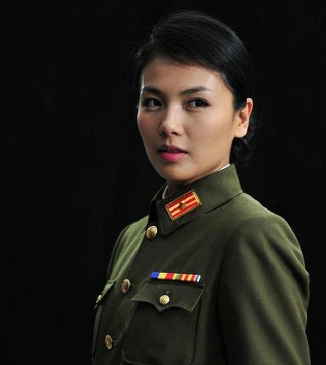 盘点女星"军装杀":当刘涛撞上了俞飞鸿和林青霞,差距一目了然_军人_一