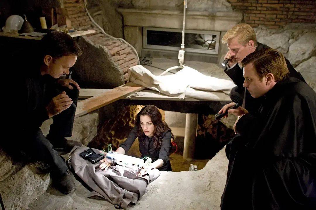 《天使与魔鬼》——天使不一定站在最高处,可能就在你身边_兰登_历史