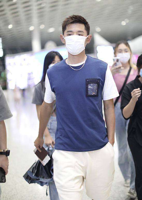 原创张继科虽然穿的不像明星但气场还是挺有范的被人狂拍人气真高