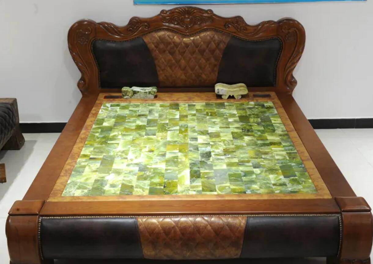 老年人听信广告花5万元买了一个玉石床治病,能否认定为诈骗?