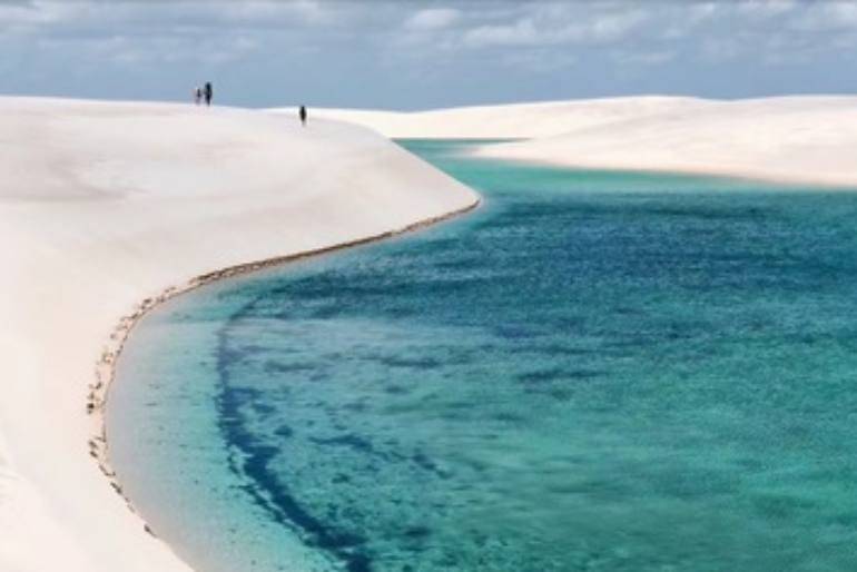 世界上最震撼的自然景观，2个月内出现几千个湖泊，且是在沙漠！