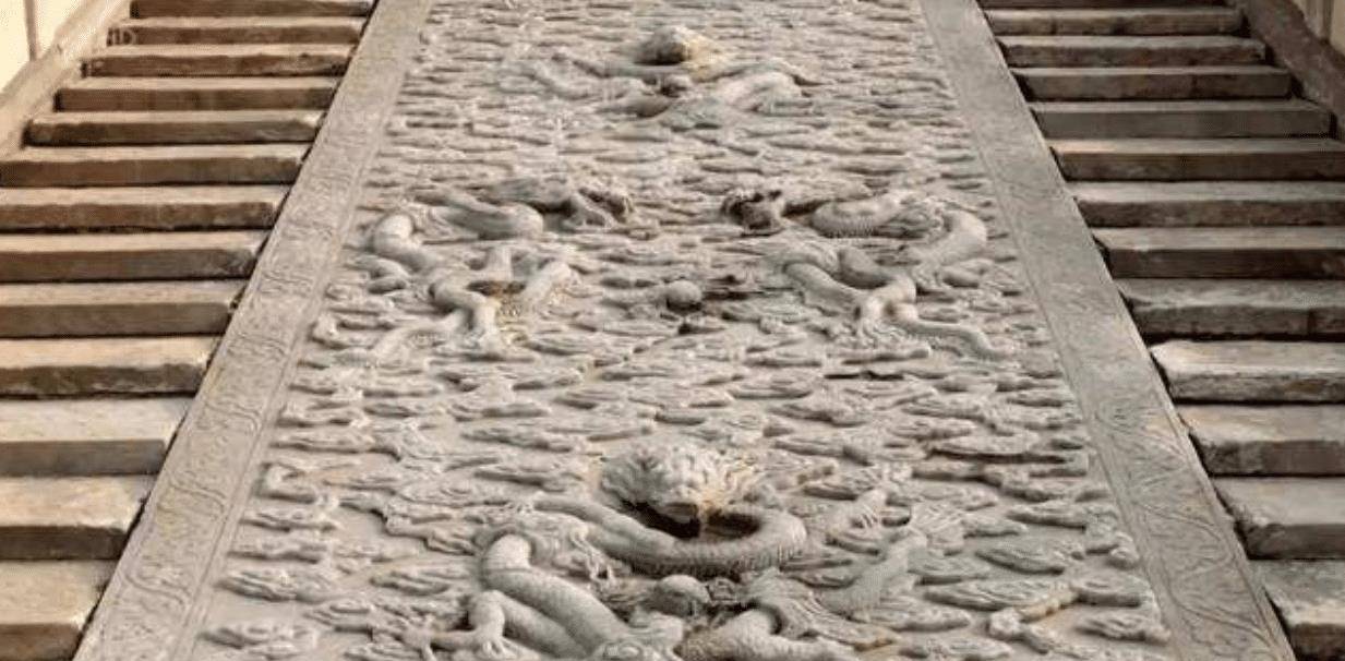 揭秘：古代2万人都拉不动的巨石，当年是如何被运进故宫的？