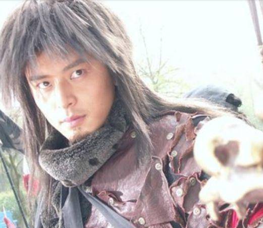 王驾麟:18岁演断浪成经典,还和杨幂演过《宫》,出道20年却没火_风云_造型_长发