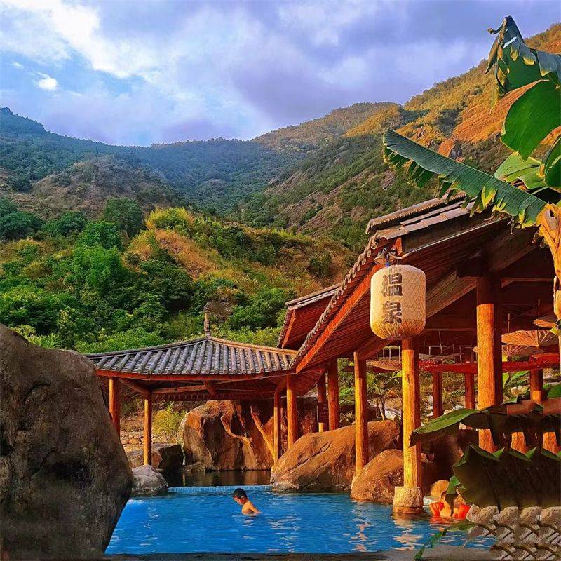 古驿樱花温泉,苍山乐溪石谷温泉等旅游项目高效推进;漾濞县石门关风景