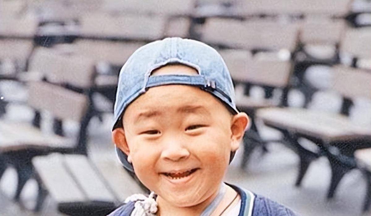 幼年时灵气逼人,成年却胖成"土肥圆",这七位发福的童星太可惜_阿尔法