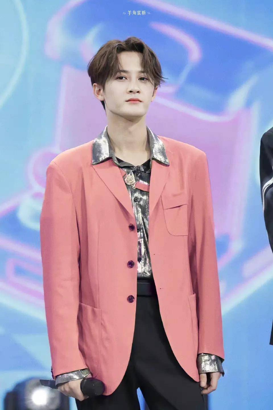 9图:檀健次 李易峰 杨幂 杨紫 虞书欣 迪丽热巴 李现 刘宇宁 杨超越