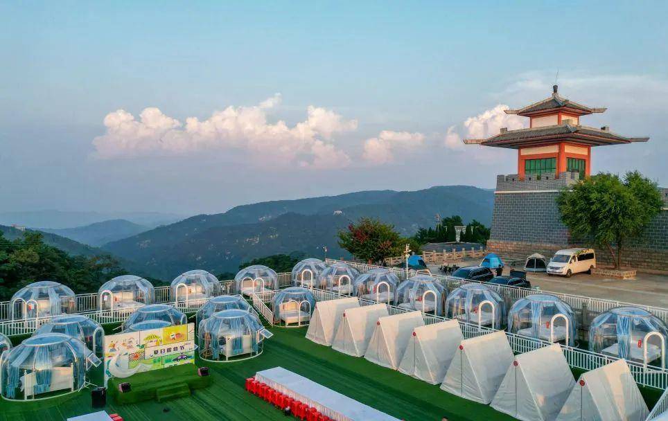 海拔800多米的七星台自是夏日露营绝佳去处.