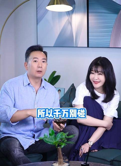 王小骞:夫妻首秀拍段子,在老公谭江海面前竟乖乖巧巧秒变小女生_视频