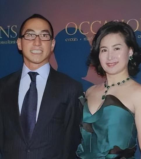 赌王二太因癌去世,豪门关系深似海,四房女儿何超欣华丽庆生
