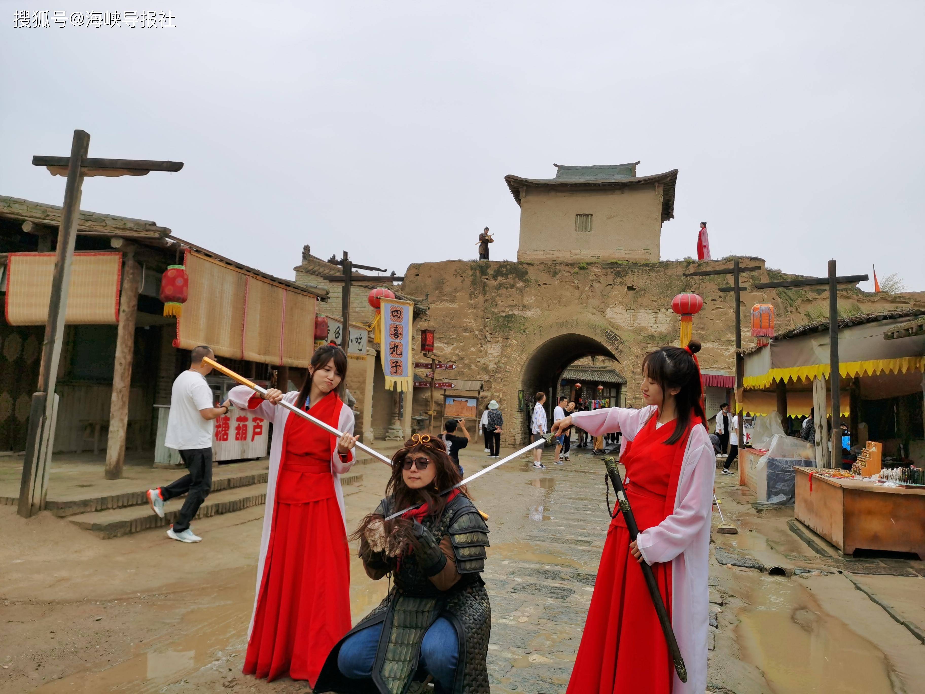 在宁夏镇北堡影城“扮演”紫霞仙子，台湾女记者直呼“很新鲜”