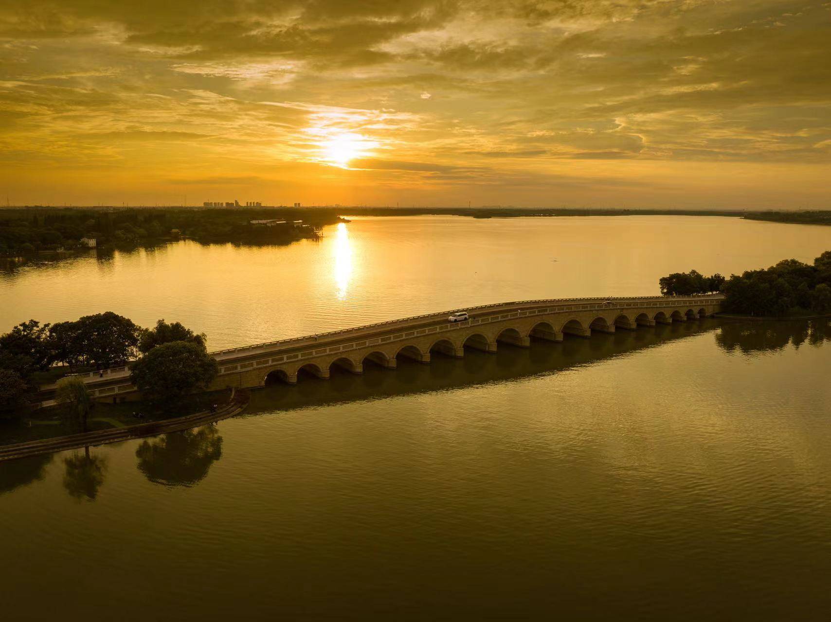 常熟尚湖因商末姜尚避纣王垂钓于此而得名.