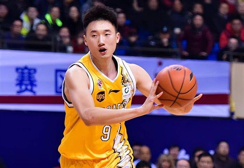 cba太子爷李京龙,精湛的远投三分,用实力摆脱父亲的光环_主教练_广厦