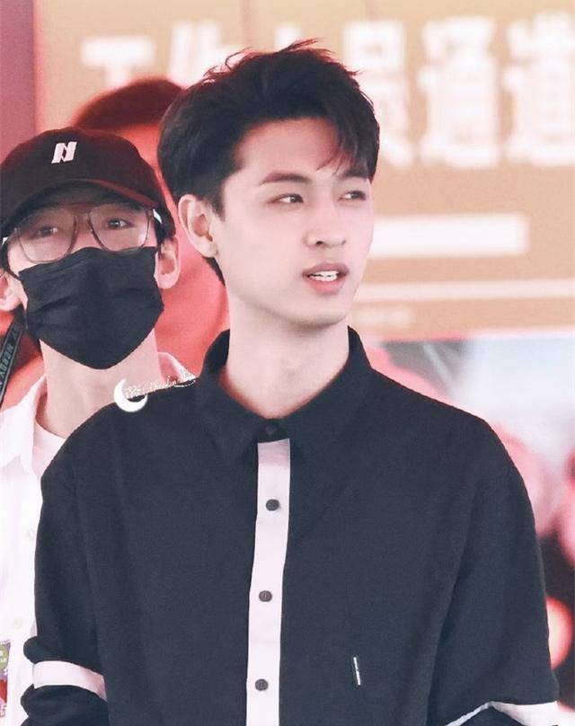 德云社秦霄贤前女友发文,在线硬刚老秦粉丝,再次发出警告话语_辛雨锡