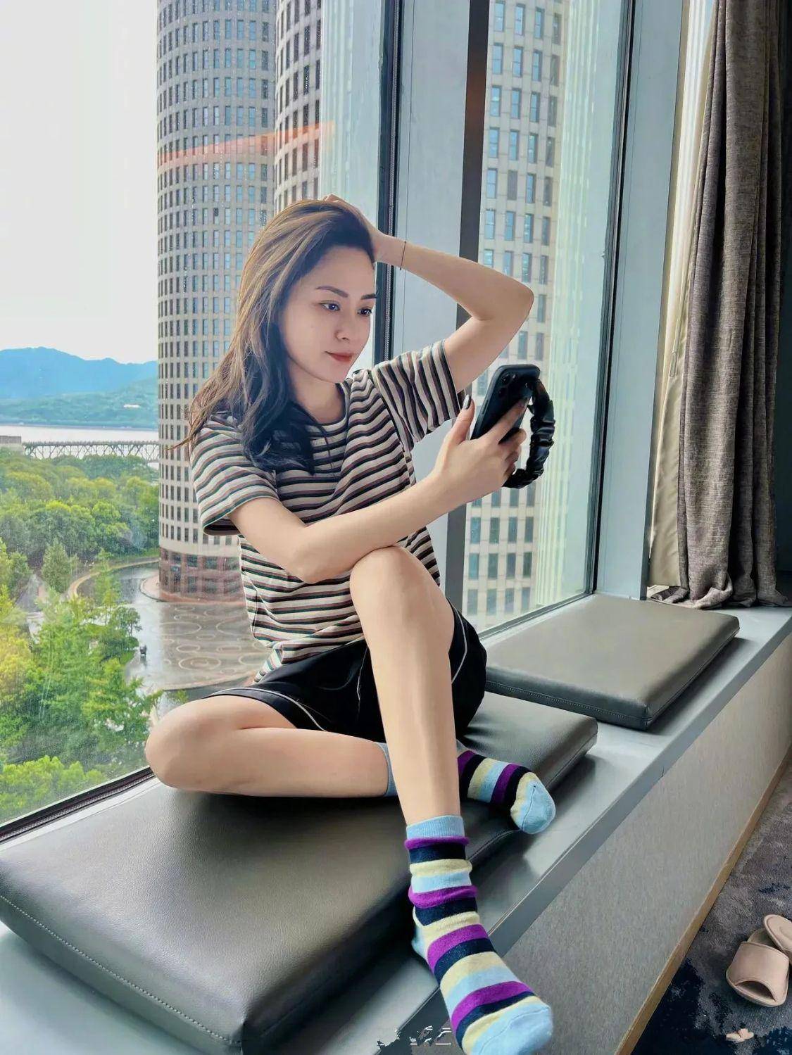 最难瘦的腿都这么细了,脚上骨头也是十分明显!_风格_减肥_照片