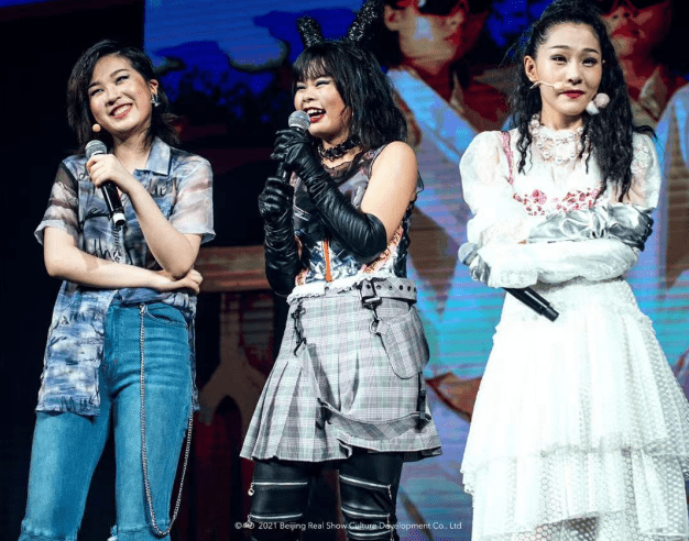 曾备受争议的cindy,如今变"辣妹"身材姣好与早期判若两人_组合_照片