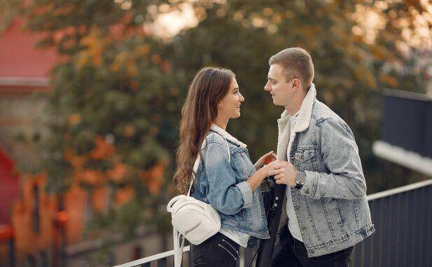 背叛都是件人人喊打的事情,于是许多女人以为"只要他不逾越底线,那他