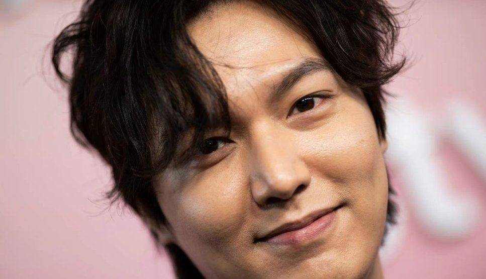 李敏镐出席新剧首映会,生图脸型发腮面部油腻,网友表示也老了_欧巴_宋