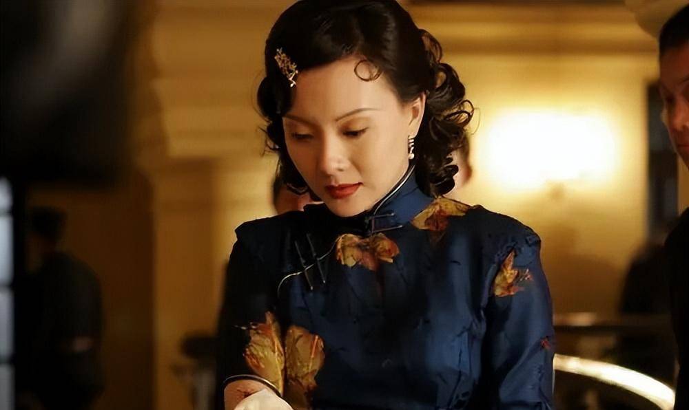 滩》中的“方艳云”开始，陈数和她的角色就展现出强烈的成熟知性美感。