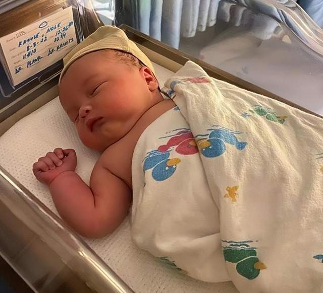 恭喜！香港女星熊颖诗宣布平安产下10斤重男婴,混血宝宝颜值高像洋娃娃