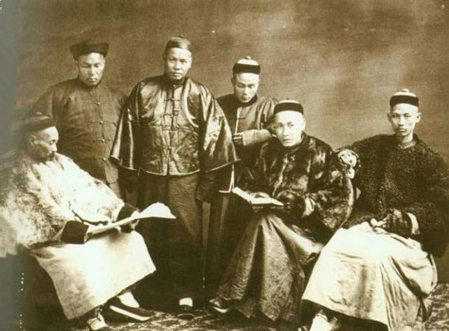 晚清百姓们的真实写照：地主家吃饭仅两个菜，地主婆出门被乞丐围堵_生活_清朝_穷人