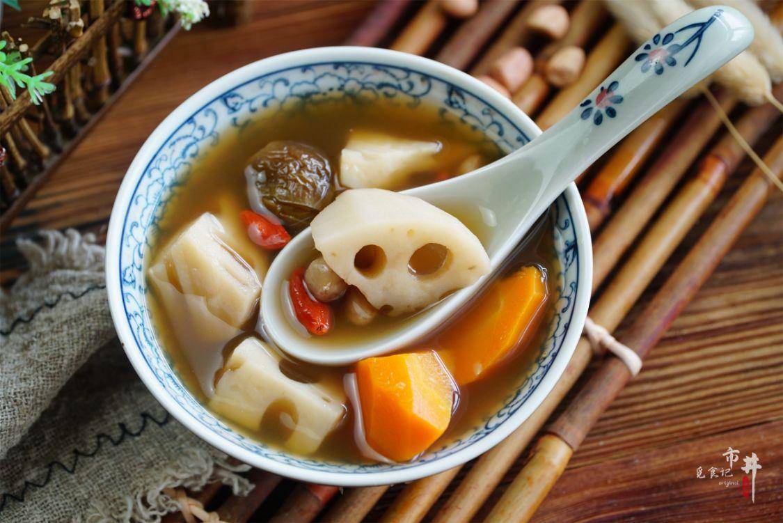 原创
            老话：“秋喝一碗汤，火平燥气消”，一碗汤指的是啥？怎么做？
                
                 
    花生莲藕汤——老井说——