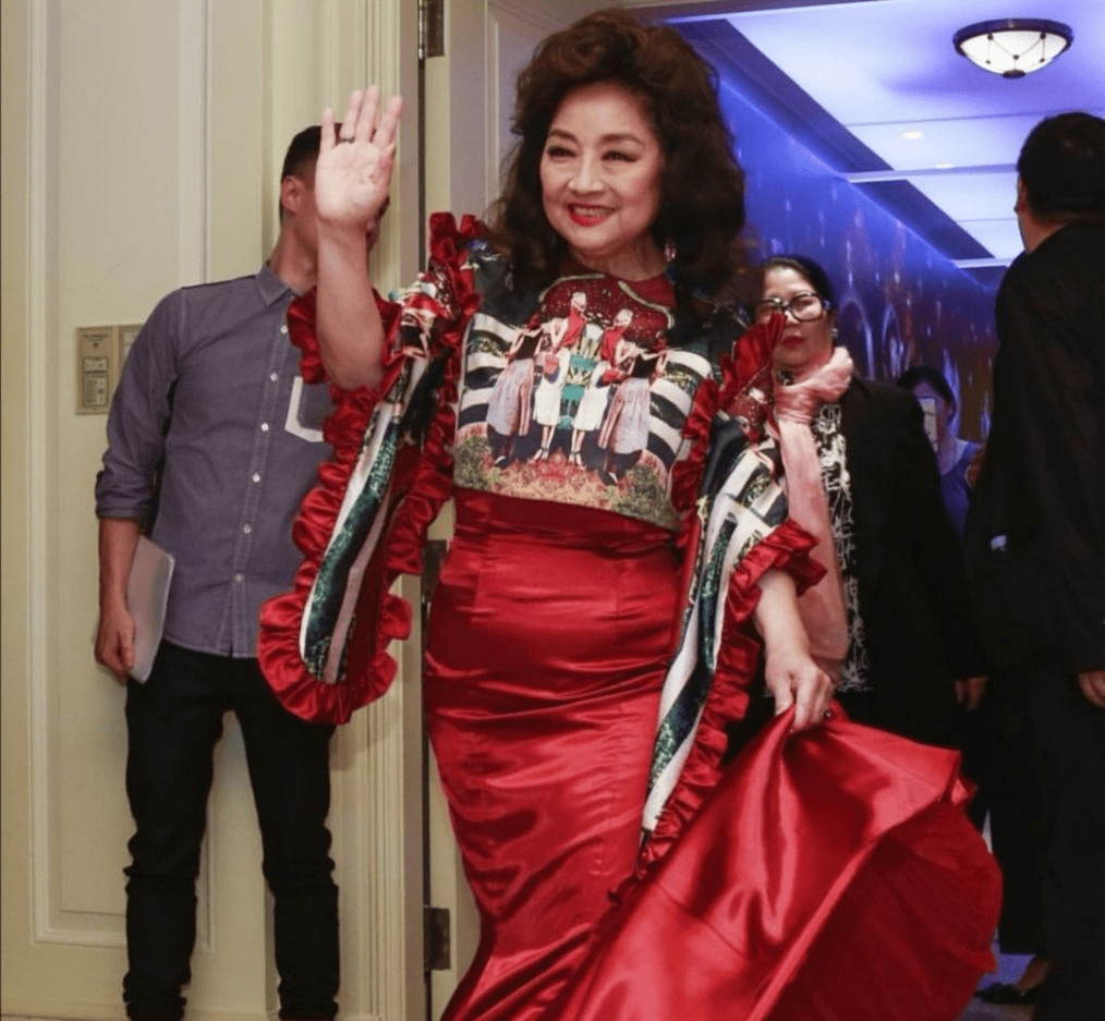 73岁徐小凤唱歌中气十足,且不靠颜值!_感觉_那一种_岁数