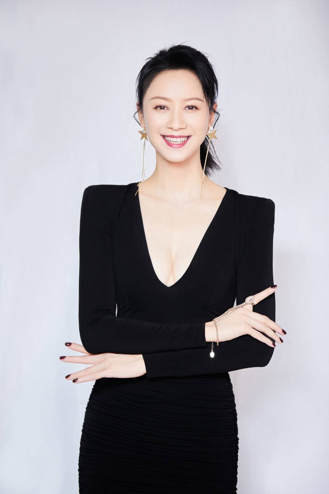 倪虹洁替前夫还债?王源作秀?吴签胖了?杨超越清醒?