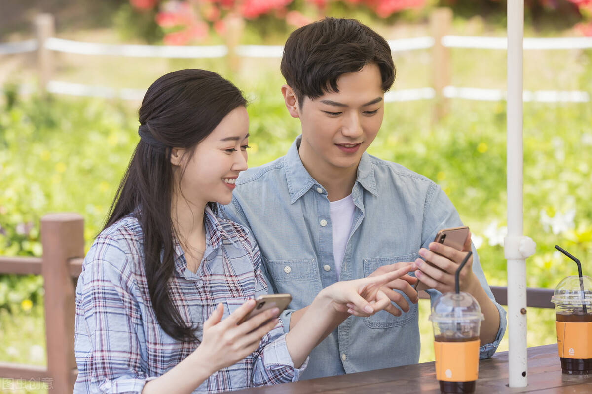 异性交往,女人痴迷的,无非是男人身上的这些东西_女孩子_能力_经济