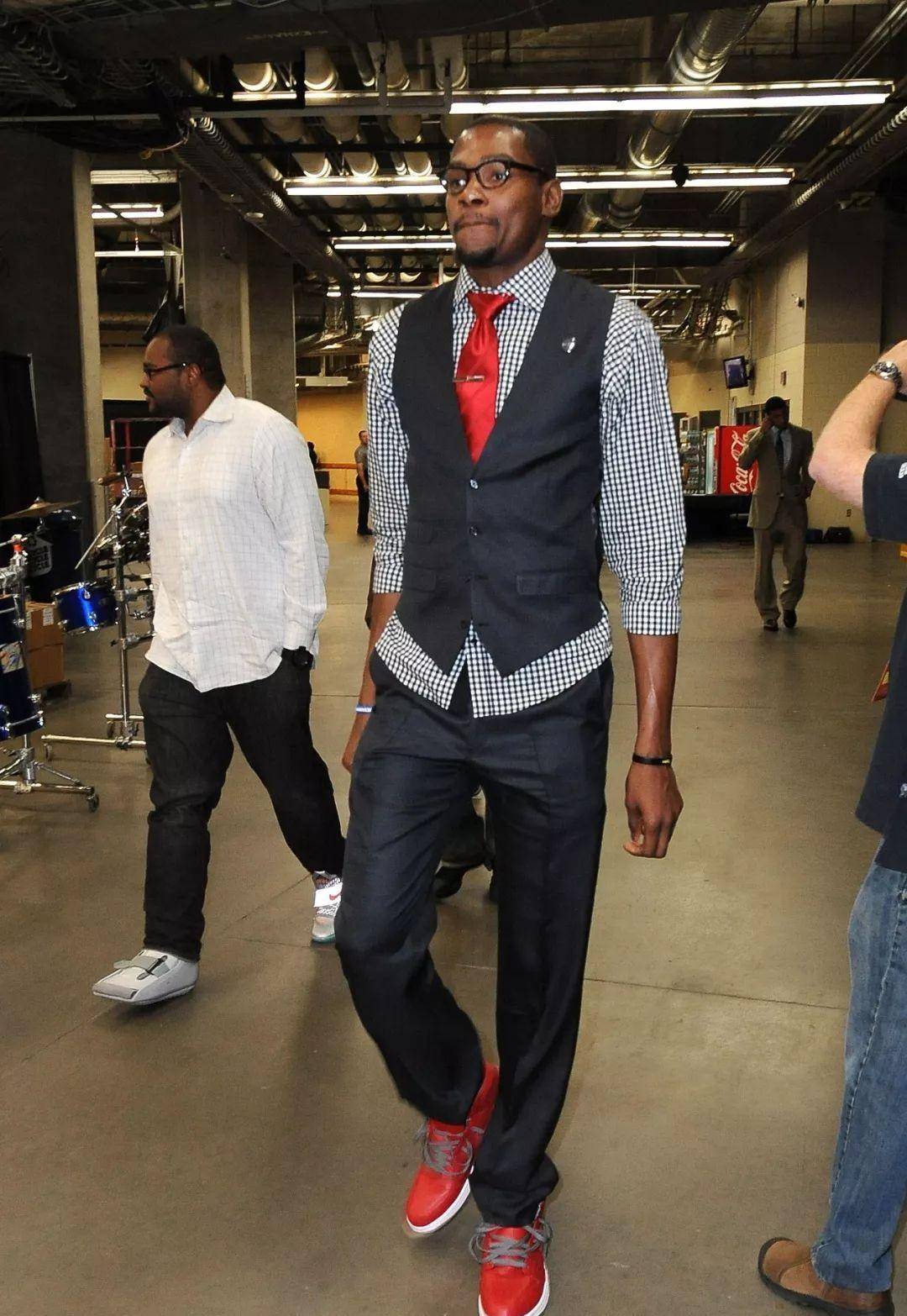 詹姆斯自带领袖气质,乔丹大佬气质十足_威少_杜兰特_1