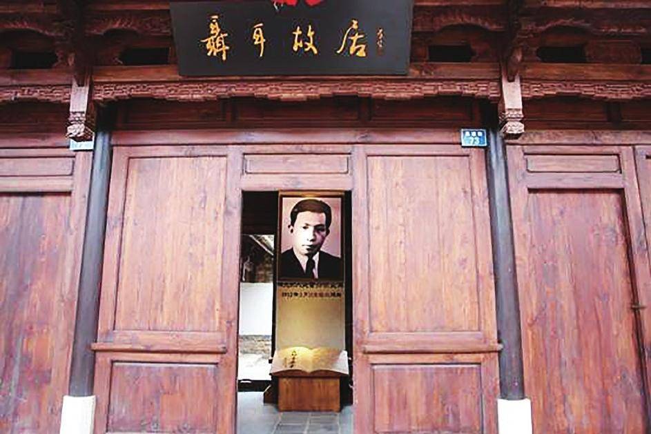 祖籍雲南玉溪,出生成長於昆明這座美麗的城市——1912年2月15日,聶耳