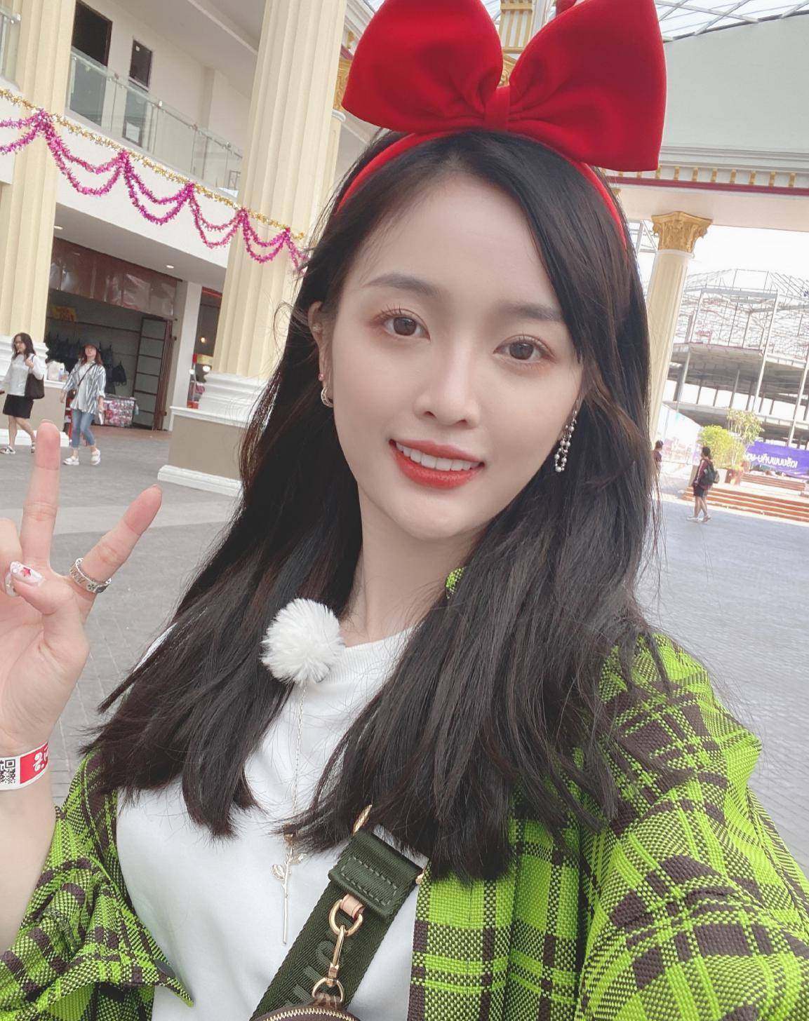 吴宣仪关晓彤同样cos青蛇,一个少女感十足,另一个眼神更迷人_感觉