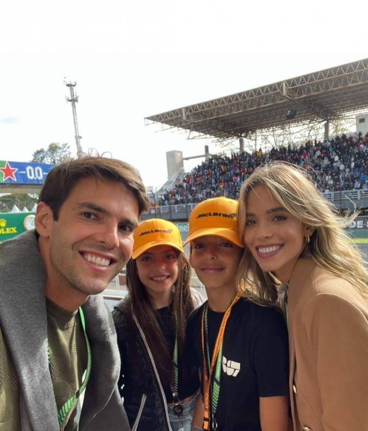 今日娱乐:放轻松,一起来欣赏一组球员的快乐瞬间_女友_罗马里奥_比赛