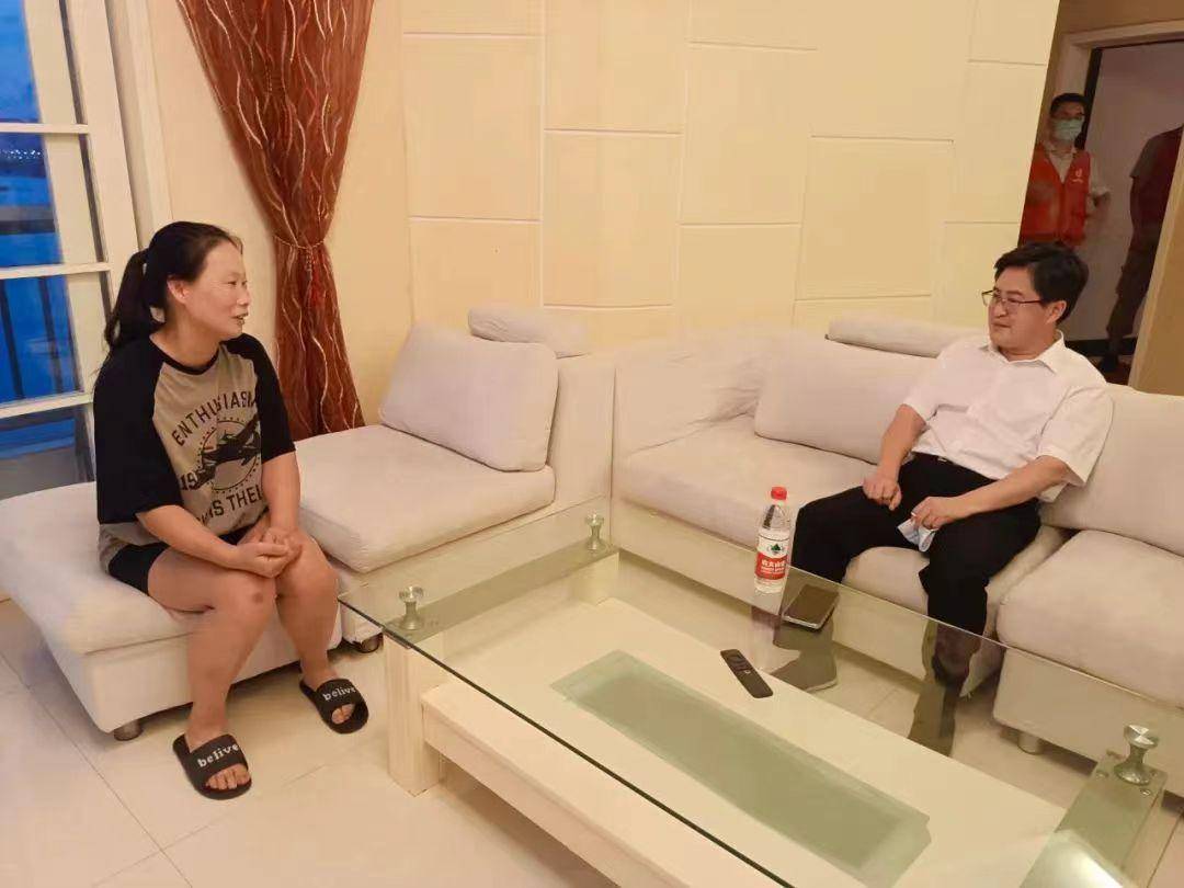 跳入长江勇救溺水女子,鄂州市领导为见义勇为点赞_急救_徐艳国_精神