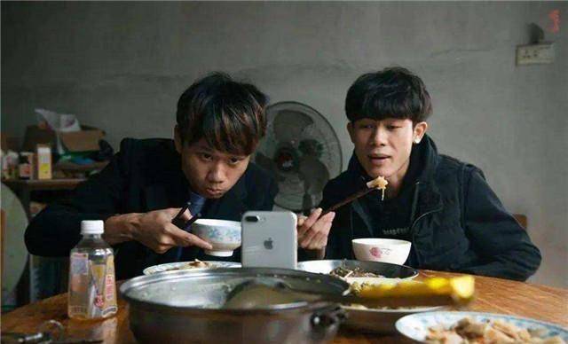 月入过万背后,广西三炮很焦虑,主播金牛很孤独_生活_视频_直播