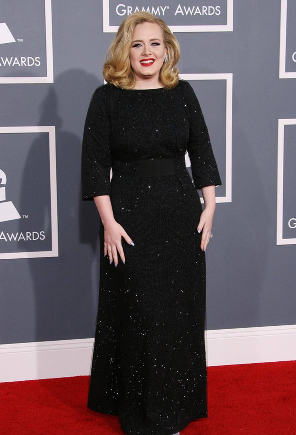 阿黛尔瘦身前很有气质,穿黑色礼服裙气质高雅,瘦身后更变漂亮了_时尚