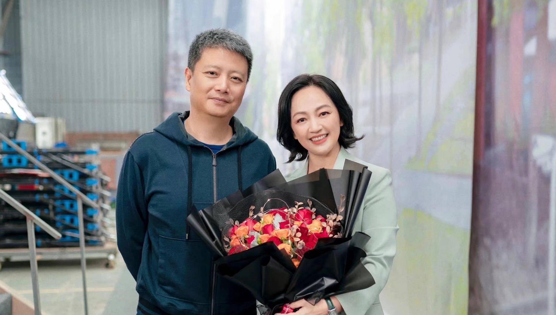 罗海琼:从舞蹈到演戏事业成功,37岁嫁给华谊总裁生两女幸福甜蜜_费麒