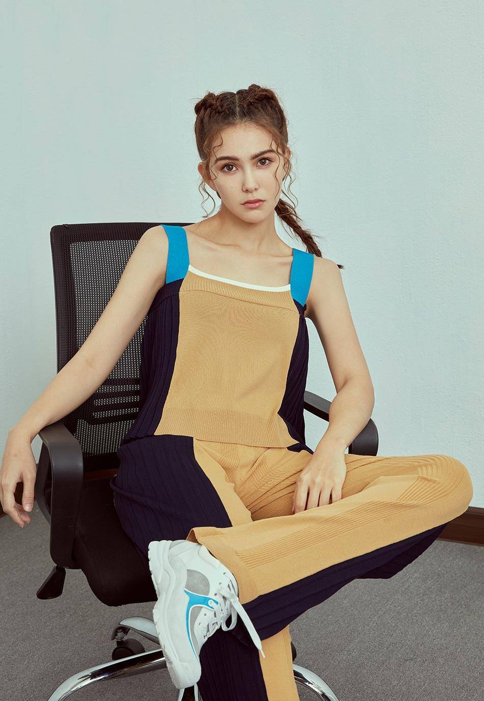 昆凌炫富的心藏不住!