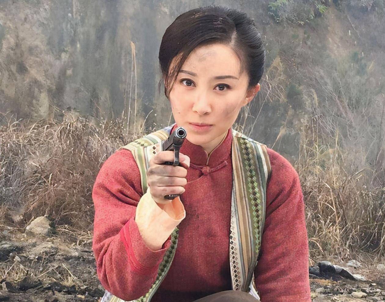 "作恶多端"的女土匪张素贞,24岁被处死,为何百姓都来送行?