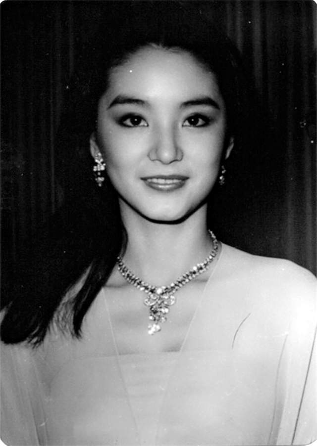 90年代十大美女明星颜值排名,张曼玉第9,林青霞第6,邱淑贞只能垫底?