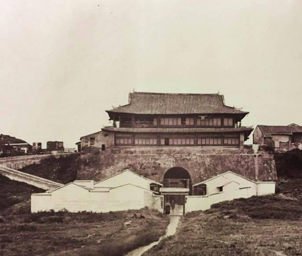 1873年晚清老照片:越秀山上的鎮海樓,廣州六榕寺花塔!_歷史_年間_瑞麟