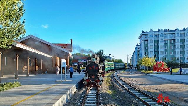 "凌云"小火车带你去观光_绥棱林业局_林区_旅游