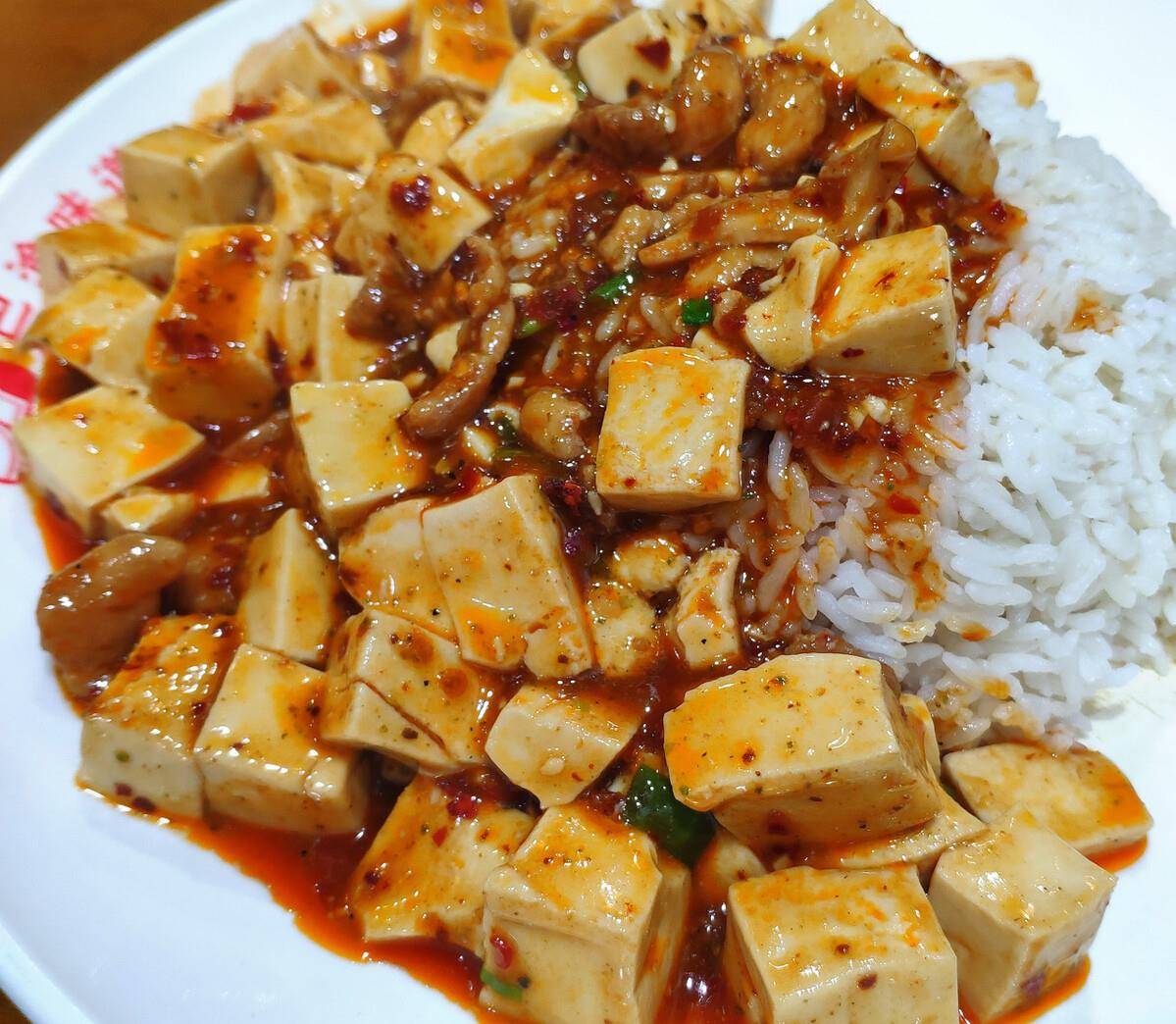 麻婆豆腐盖浇饭,鲜香软嫩,外卖点单第一名,自己做超好吃